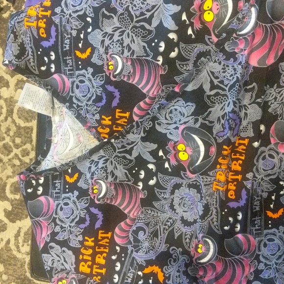 Lot of 2 Disney scrub tops size xs. Spooky prints. - Picture 2 of 3